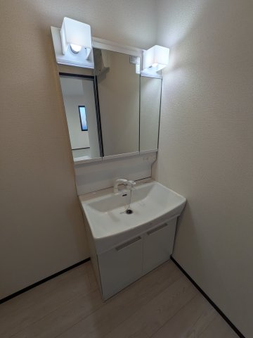 洗面設備　※室内写真は同間取りの参考写真です。