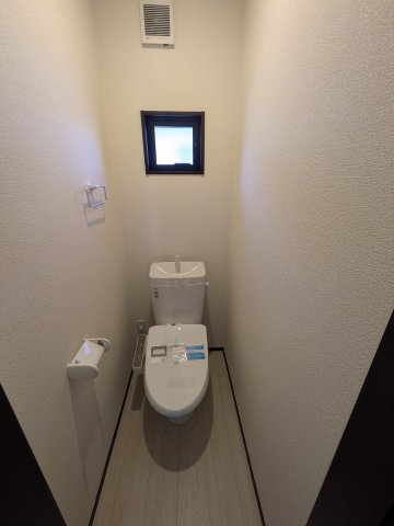 トイレ　※室内写真は同間取りの参考写真です。
