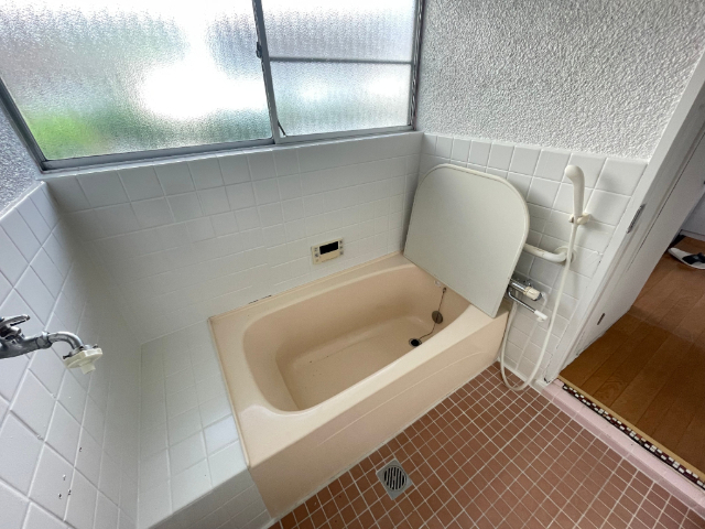 バス・シャワールーム　追い焚き付きです