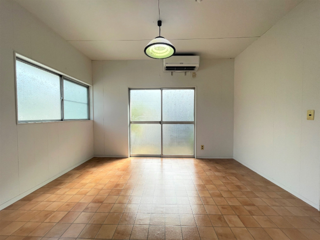 居室・リビング　明るいリビング