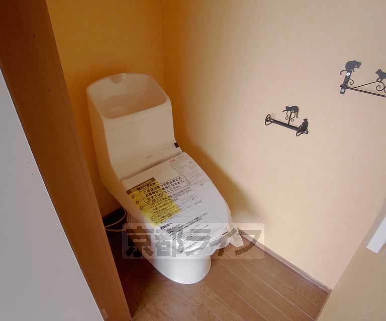 トイレ　でも、トイレは新調ウォシュレット！