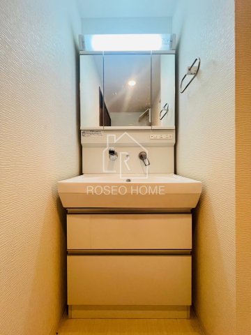 洗面設備　同マンション別部屋：参考写真