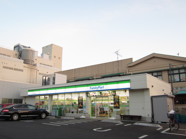 コンビニ　ファミリーマート　川口市役所南店（コンビニ）まで474m