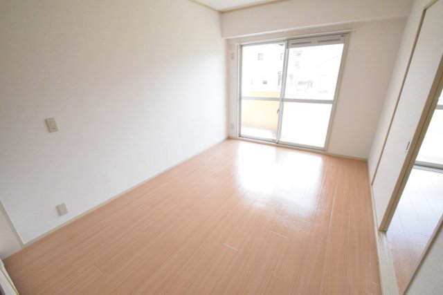 居室・リビング　明るいダイニングキッチン