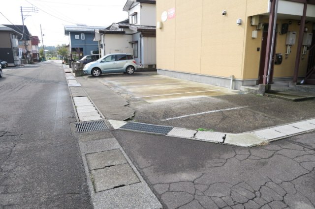 駐車場　※近隣の場合もあり（徒歩1分）