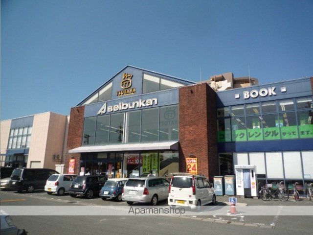 レンタルビデオ　ＴＳＵＴＡＹＡ領家店（レンタルビデオ）まで700m