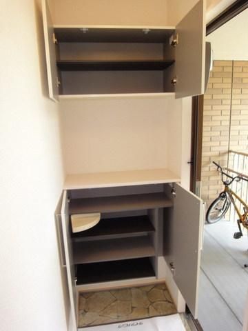 玄関　※別号室参考写真です