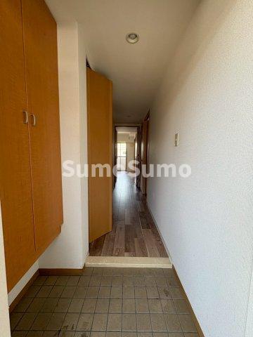 玄関　収納もある玄関です