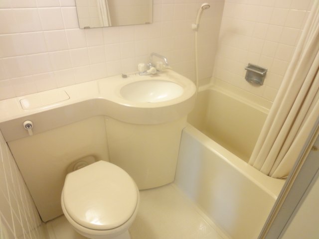 バス・シャワールーム　同物件、別号室のものです。