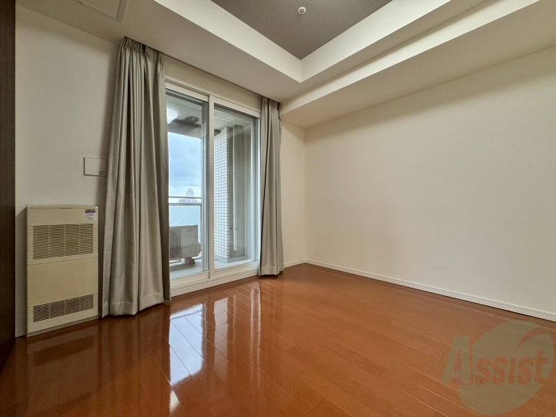 その他部屋・スペース　寝室はこちらです。光が差し込む、温かみのあるお部屋です。