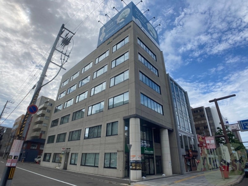 郵便局　札幌南一条中郵便局（郵便局）まで409m