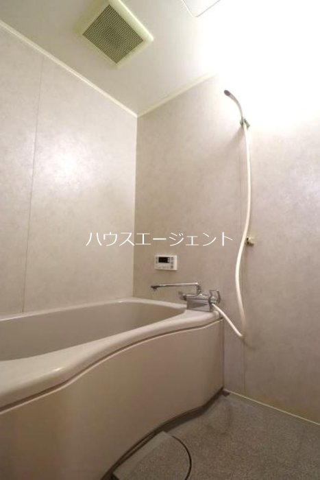 バス・シャワールーム　追い焚き機能付きです。