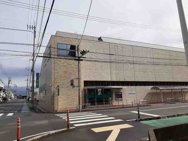 銀行　伊予銀行新居浜支店（銀行）まで556m