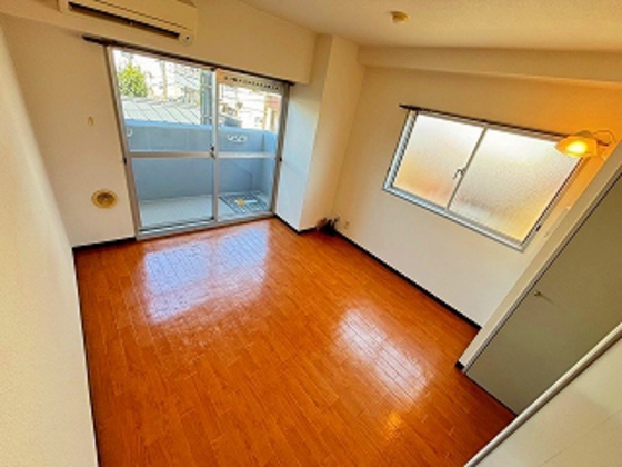 居室・リビング　※別号室の写真です。