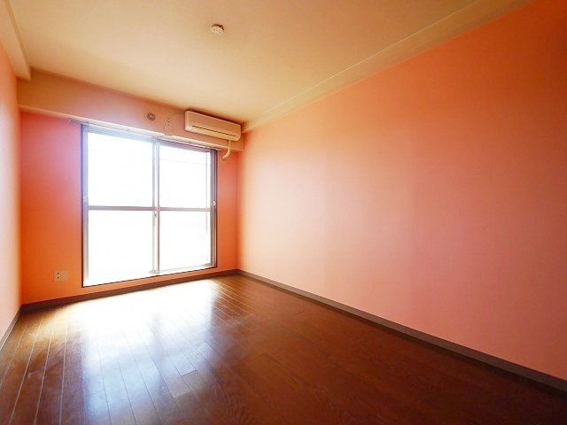 居室・リビング　★おしゃれなアクセントクロスの洋室★