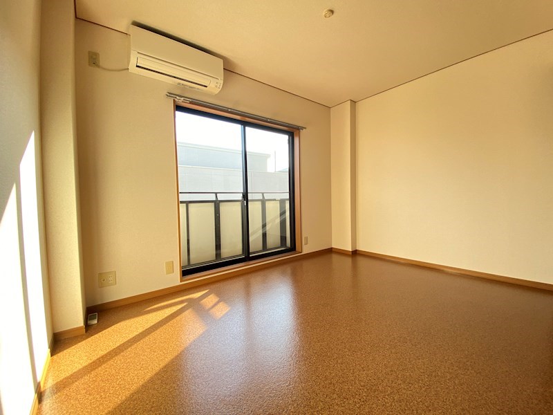 居室・リビング　レイアウトしやすい形の洋室です