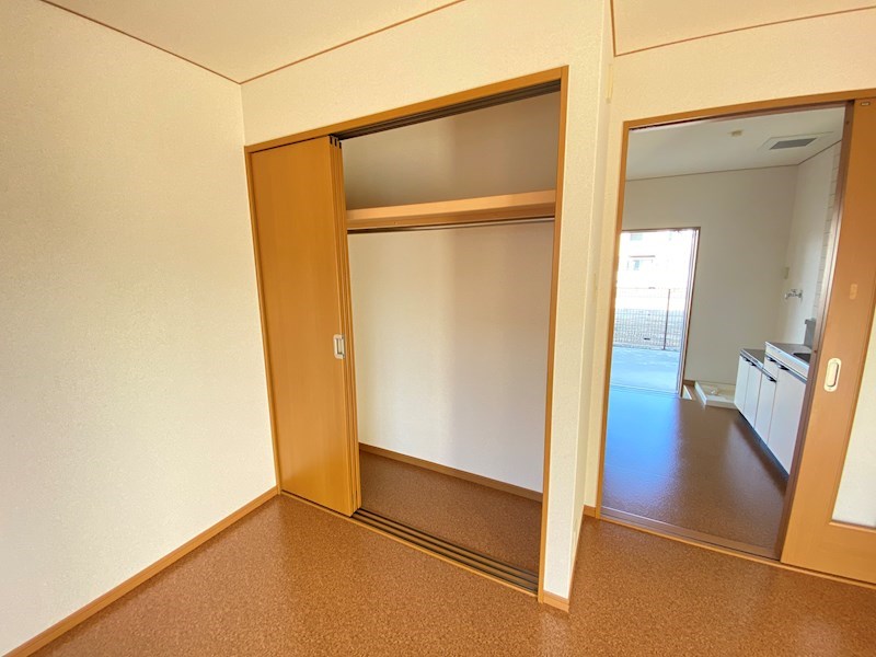 収納　棚付きのクローゼット