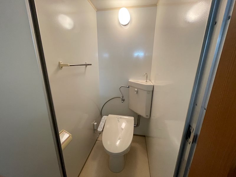 トイレ　温水洗浄便座設置です♪