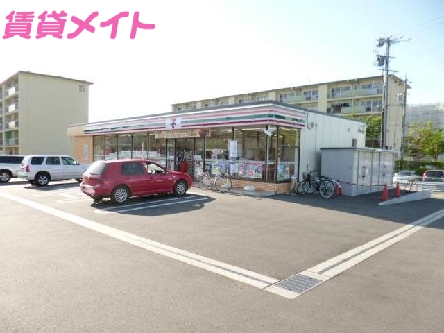 コンビニ　セブンイレブン四日市笹川9丁目店（コンビニ）まで693m