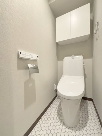 トイレ　落ち着いた色調のトイレです