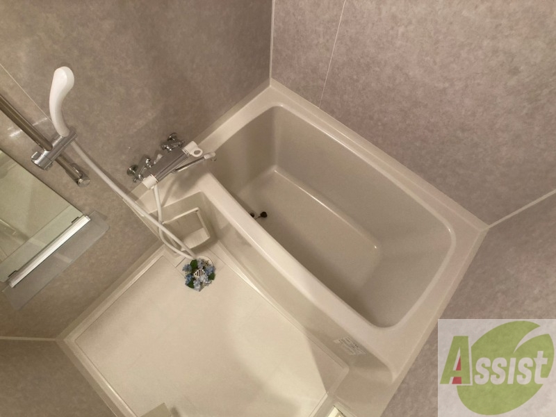 バス・シャワールーム　お風呂になります。一日の疲れを癒してくださいね。