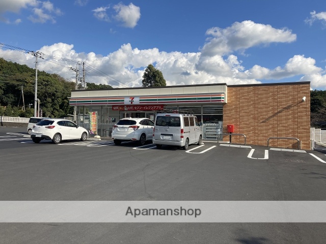 コンビニ　セブンイレブン（コンビニ）まで747m