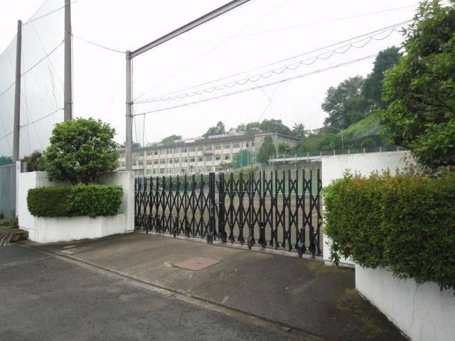 中学校　八王子市立甲ノ原中学校（中学校）まで1417m