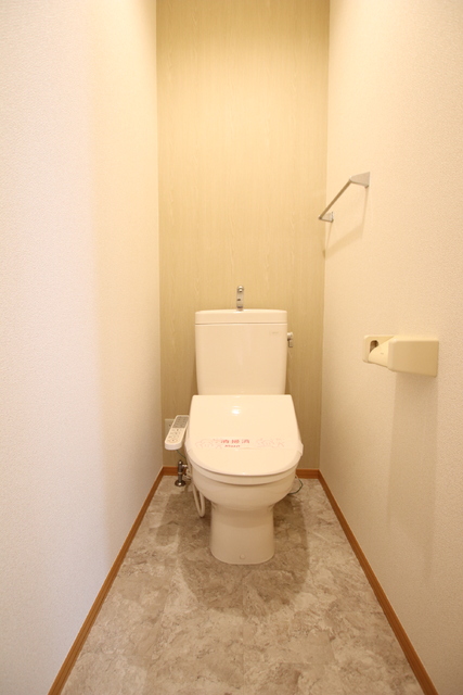 トイレ　温水洗浄便座付き