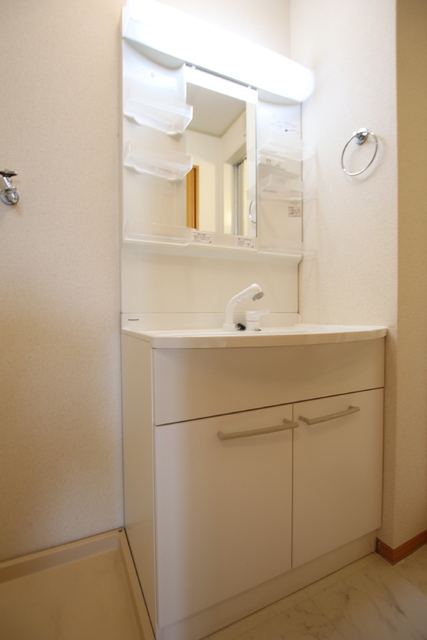 洗面設備　朝の支度に便利な洗髪洗面化粧台