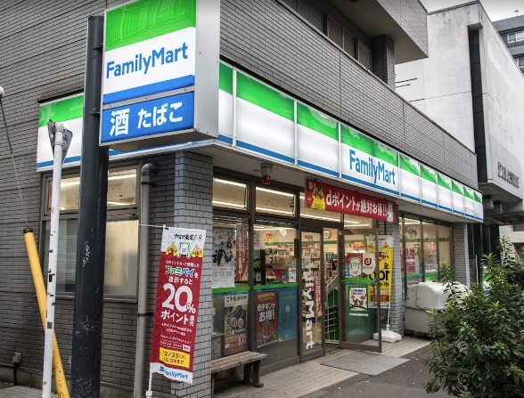 コンビニ　ファミリーマート 杉並下高井戸四丁目店（コンビニ）まで995m