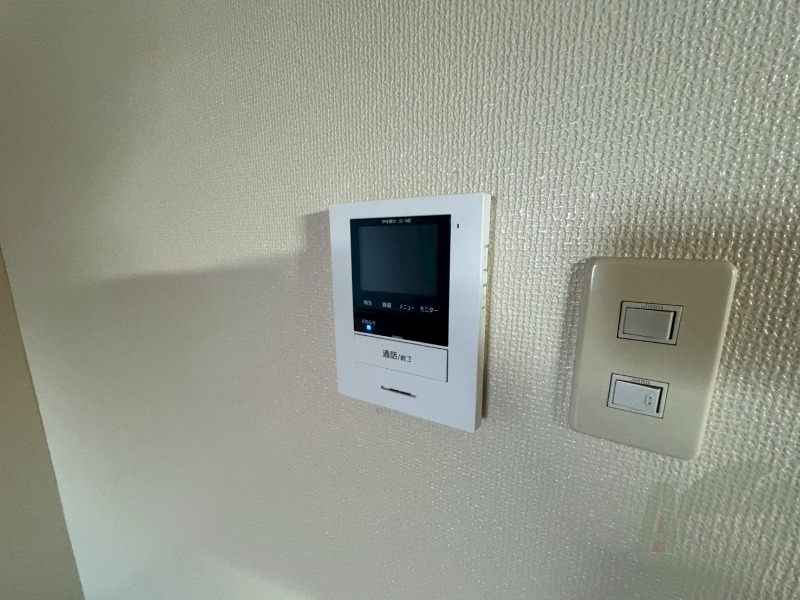 セキュリティ　ＴＶモニター付インターホンです。来客者の顔が見えるので安心！