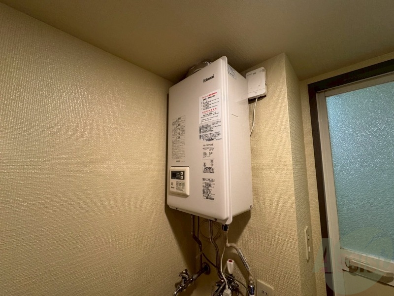 その他設備　ガス給湯器です。操作しやすいパネルになってます。