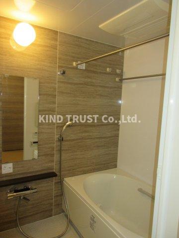 バス・シャワールーム　コンパクトで使いやすいお風呂です