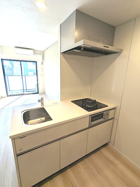 キッチン　グリル付ガス2口システムカウンターキッチン、瀟洒でお手入れ楽