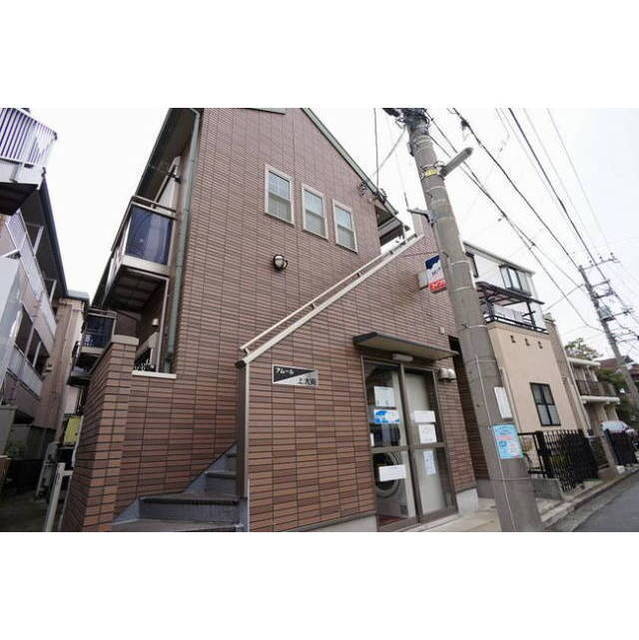 建物外観　２階への階段です