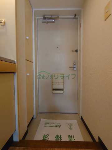 玄関　別部屋の参考写真です。