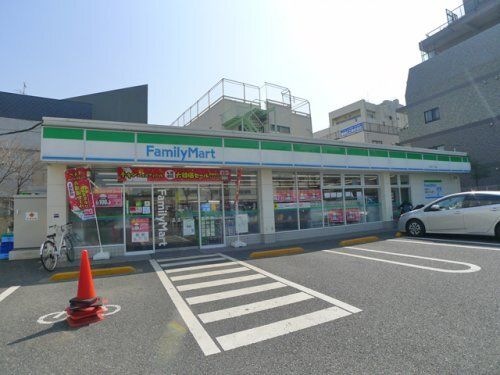 コンビニ　ファミリーマート 小豆沢一丁目店（コンビニ）まで1043m