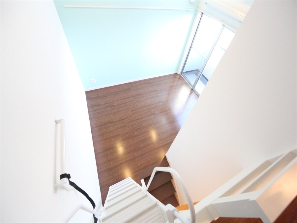 バルコニー　洋室5.95帖　バルコニーに面しています