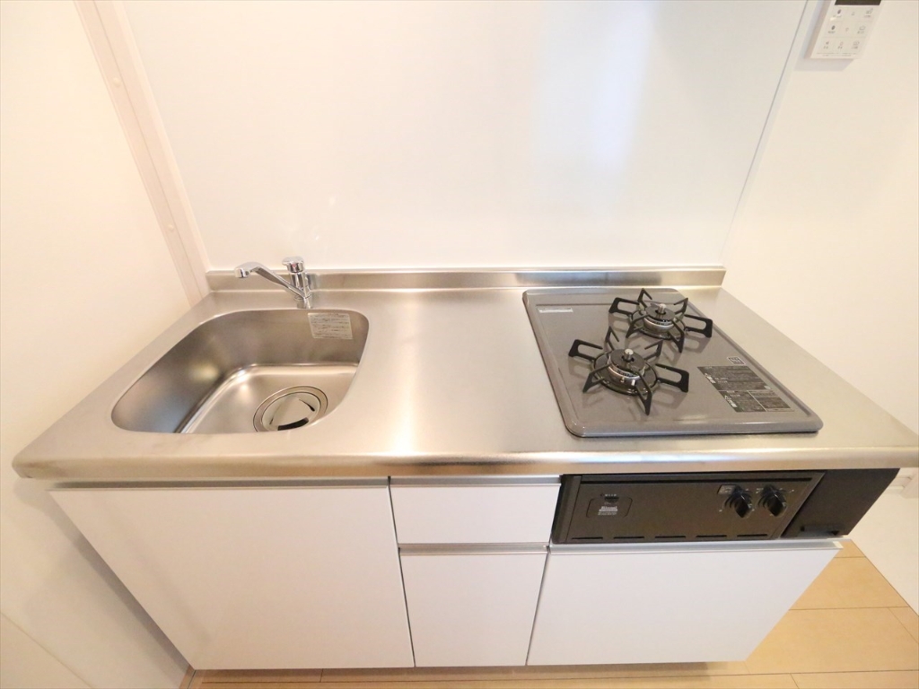 キッチン　システムキッチン（ガス2口）冷蔵庫・レンジ等ご用意できます