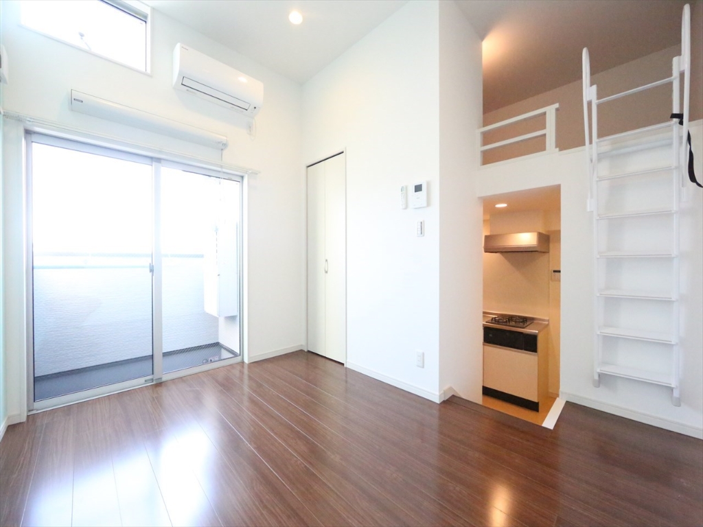 居室・リビング　洋室5.95帖　ロフト4.94帖（収納でも部屋でも使えます）