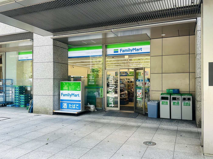 コンビニ　ファミリーマート六本木一丁目店（コンビニ）まで160m