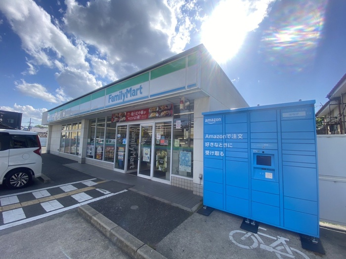 コンビニ　ファミリーマート（コンビニ）まで1700m