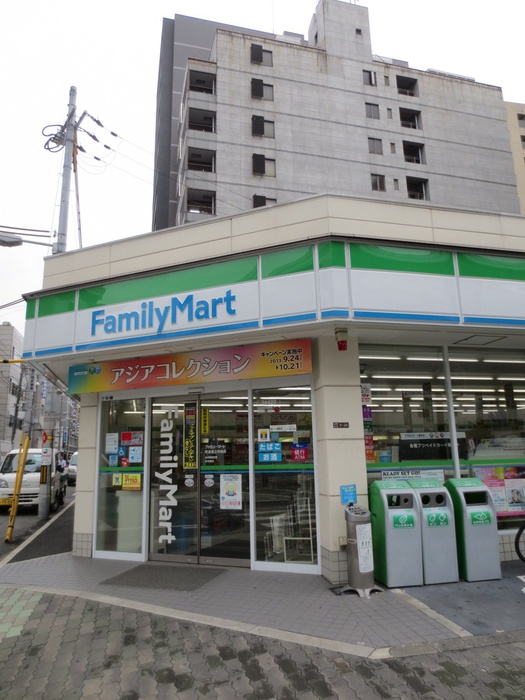 コンビニ　ファミマ（コンビニ）まで326m