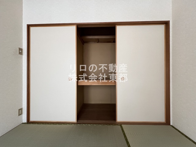 収納　押入れタイプは奥行がある収納力！