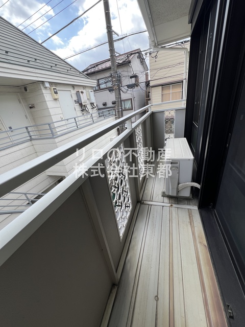 バルコニー　バルコニーがあるので洗濯物を太陽の下で干すことができます♪