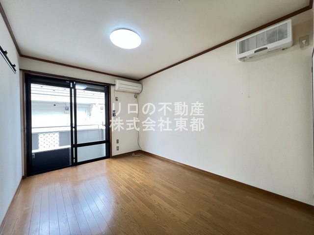 居室・リビング　南東向きなので日当たりが良く日中は照明なしで過ごせます♪