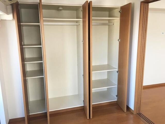 収納　ベッドルームクローゼット