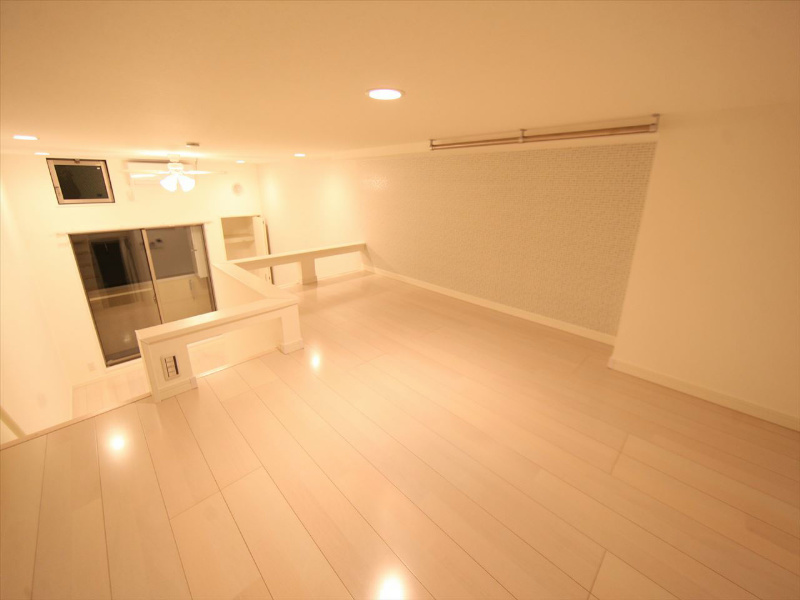 その他部屋・スペース　上階ロフト5.8帖（収納としてもお部屋としても使えます）