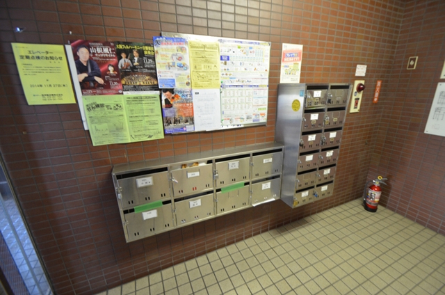 ロビー　集合ポストです☆