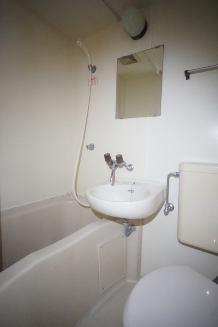 バス・シャワールーム　バストイレが一緒になってるとお掃除がしやすいです♪